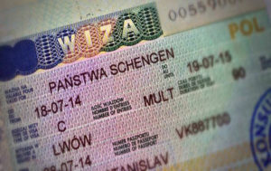 Первичная польская виза за покупками