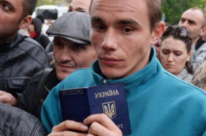 Каждый человек, не имеющий возможности вернуться на территорию украинского государства, был обязан получить до конца ноября 2015 года правовой стату