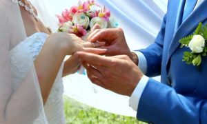 Переехать в Германию можно выйдя замуж/ женившись на жителях страны